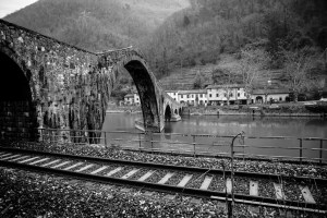 ponte del diavolo e antica ferrovia regionale